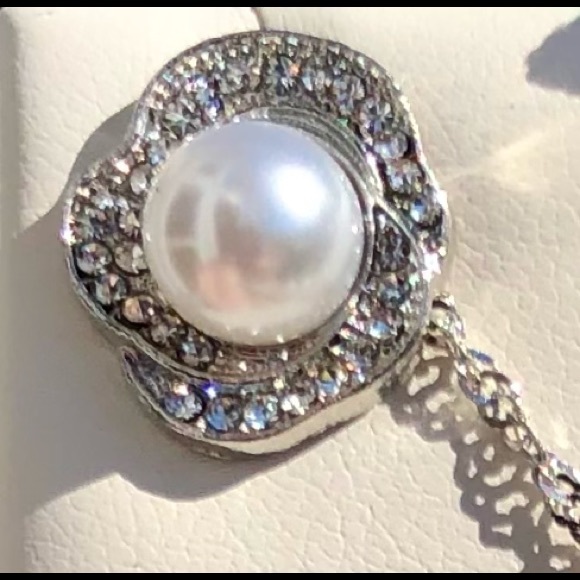 ❌SOLD❌ Silver & Pearl Necklace and Earring Set, New - Picture 4 of 11